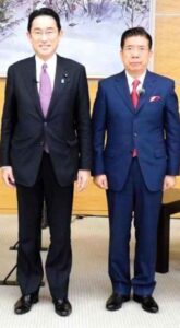 【画像】岸田文雄の身長は意外に低い!有名人と比較してみた!